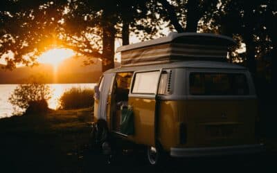 How to Celebrate a Birthday on the Road: Best Tips and Birthday Flowers for Her